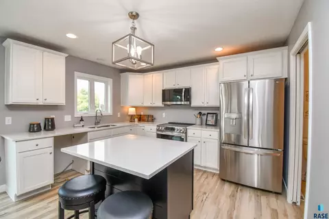 Kitchen - 5320 E 28th St, Sioux Falls, SD 57110 photo 1 of 5