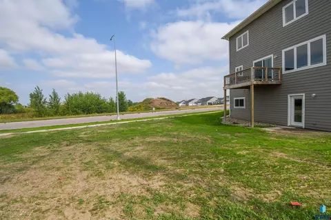Exterior - 5320 E 28th St, Sioux Falls, SD 57110 photo 5 of 9
