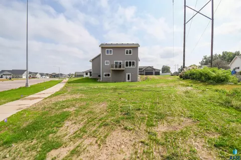 Exterior - 5320 E 28th St, Sioux Falls, SD 57110 photo 8 of 9