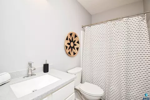 Bath - 5320 E 28th St, Sioux Falls, SD 57110 photo 3 of 3