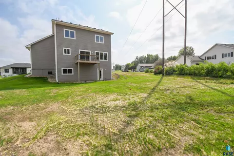 Exterior - 5320 E 28th St, Sioux Falls, SD 57110 photo 6 of 9