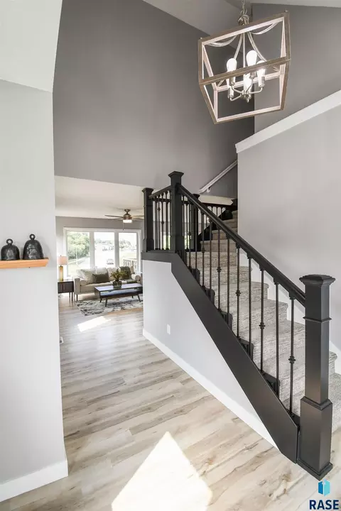 Entry Way - 5320 E 28th St, Sioux Falls, SD 57110 photo 2 of 5