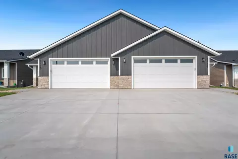 1113 S Foss Ave, Sioux Falls, SD 57110