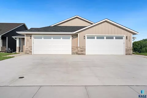 1107 S Foss Ave, Sioux Falls, SD 57110