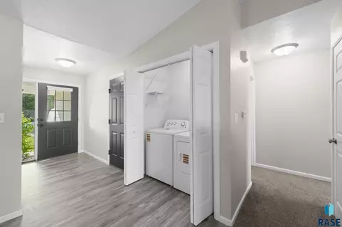 Entry Way - 3076 E Bragstad Dr, Sioux Falls, SD 57103 photo 2 of 2