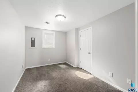 Bedroom - 3076 E Bragstad Dr, Sioux Falls, SD 57103 photo 2 of 2