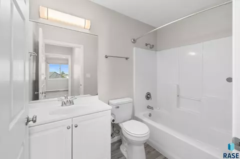 Bath - 3076 E Bragstad Dr, Sioux Falls, SD 57103 photo 1 of 2