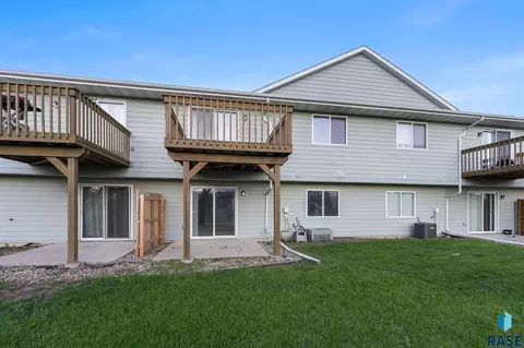 Exterior - 3076 E Bragstad Dr, Sioux Falls, SD 57103 photo 2 of 2