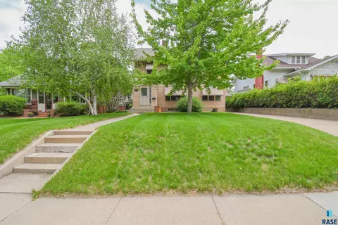 1102 S 2nd Ave, Sioux Falls, SD 57105