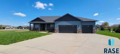 2401 E Baxter Cir, Sioux Falls, SD 57108