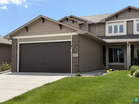 1605 S Meadowland Ave, Sioux Falls, SD 57106