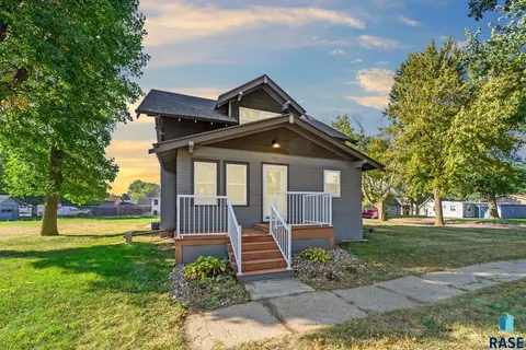 111 W Birch St, Beresford, SD 57004