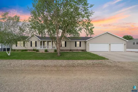 702 Lighthouse Island Ave, Lake Andes, SD 57356