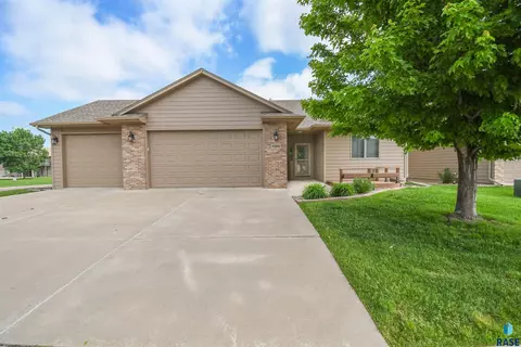 4500 E Kearney Pl, Sioux Falls, SD 57110