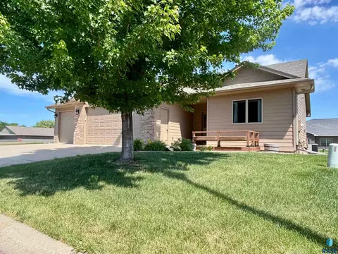 4500 E Kearney Pl, Sioux Falls, SD 57110
