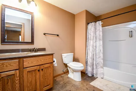 Bath - 4500 E Kearney Pl, Sioux Falls, SD 57110 photo 2 of 2