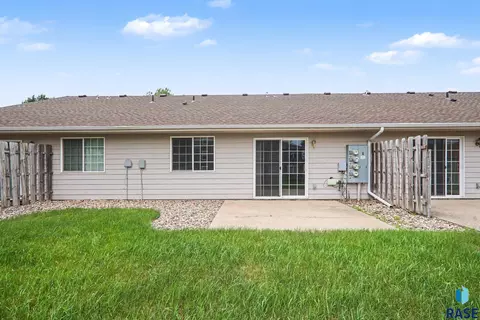 Exterior - 412 N 9th Ave, Brandon, SD 57005 photo 4 of 6