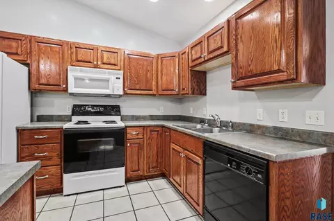 Kitchen - 412 N 9th Ave, Brandon, SD 57005 photo 1 of 3