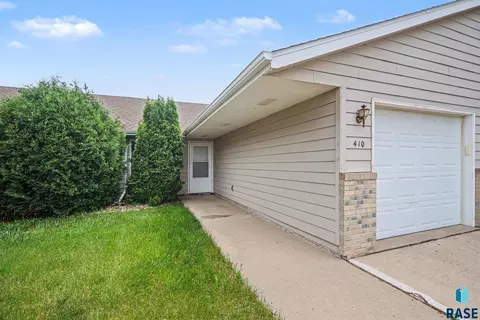 Exterior - 412 N 9th Ave, Brandon, SD 57005 photo 1 of 6