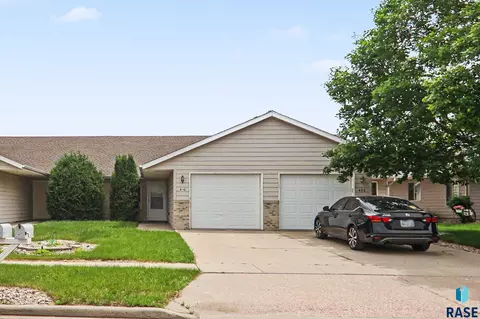 412 N 9th Ave, Brandon, SD 57005