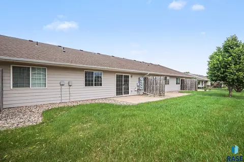 Exterior - 412 N 9th Ave, Brandon, SD 57005 photo 6 of 6