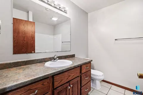 Bath - 412 N 9th Ave, Brandon, SD 57005 photo 1 of 1