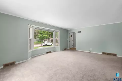 Living - S Main Ave, Sioux Falls, SD 57105 photo 3 of 4