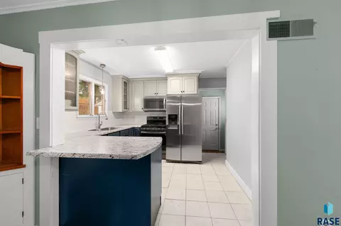 Kitchen - S Main Ave, Sioux Falls, SD 57105 photo 1 of 6