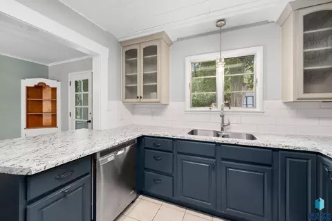 Kitchen - S Main Ave, Sioux Falls, SD 57105 photo 4 of 6