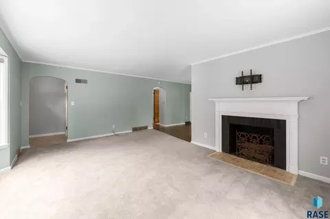 Living - S Main Ave, Sioux Falls, SD 57105 photo 2 of 4