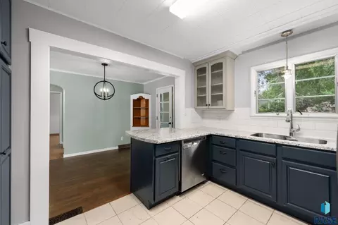 Kitchen - S Main Ave, Sioux Falls, SD 57105 photo 5 of 6