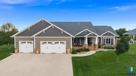 605 N Blue Bell Ln, Sioux Falls, SD 57107