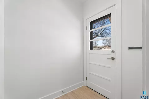 Entry Way - 2405 W Bailey St, Sioux Falls, SD 57104 photo 1 of 5