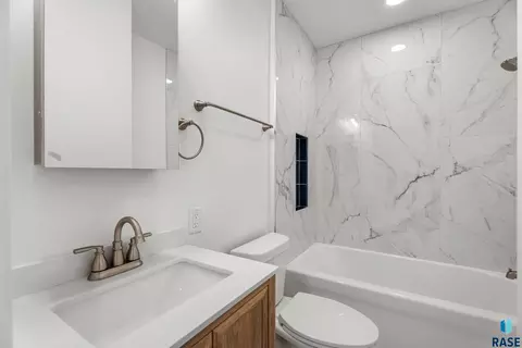 Bath - 2405 W Bailey St, Sioux Falls, SD 57104 photo 1 of 2