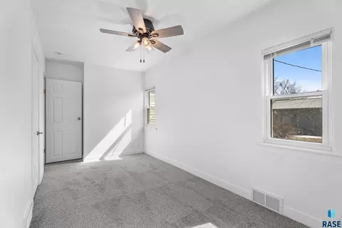 Bedroom - 2405 W Bailey St, Sioux Falls, SD 57104 photo 6 of 9
