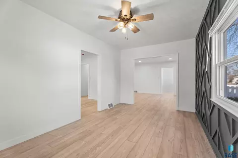 Living - 2405 W Bailey St, Sioux Falls, SD 57104 photo 5 of 5
