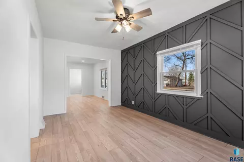 Living - 2405 W Bailey St, Sioux Falls, SD 57104 photo 1 of 5