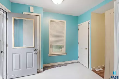 Entry Way - 105 E 31st St, Sioux Falls, SD 57105 photo 1 of 1