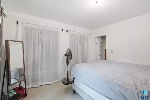 Bedroom - 105 E 31st St, Sioux Falls, SD 57105 photo 2 of 3