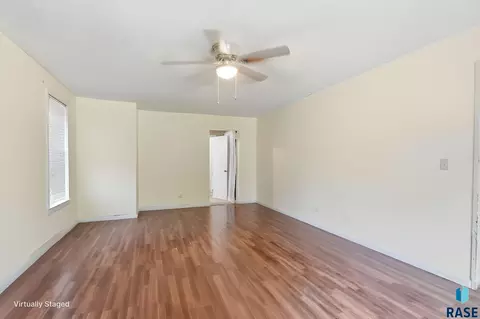 Living - 105 E 31st St, Sioux Falls, SD 57105 photo 3 of 4