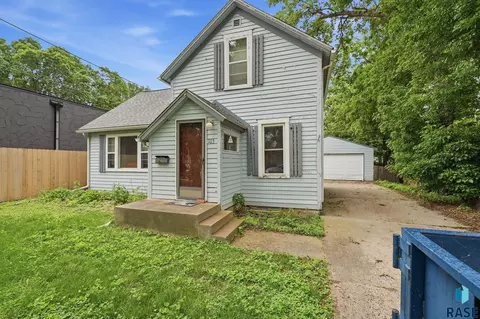Exterior - 105 E 31st St, Sioux Falls, SD 57105 photo 4 of 4