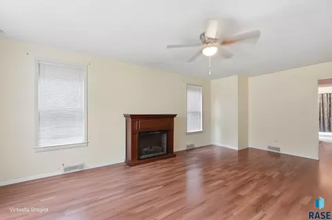 Living - 105 E 31st St, Sioux Falls, SD 57105 photo 1 of 4