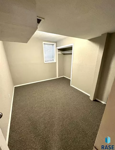 Bedroom - 1305 S Spring Ave, Sioux Falls, SD 57104 photo 2 of 2
