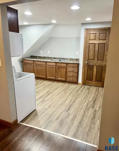 Kitchen - 1305 S Spring Ave, Sioux Falls, SD 57104 photo 2 of 5
