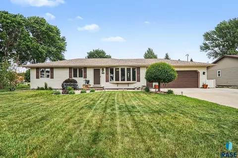 702 Fireleaf Rd, Luverne, MN 56156