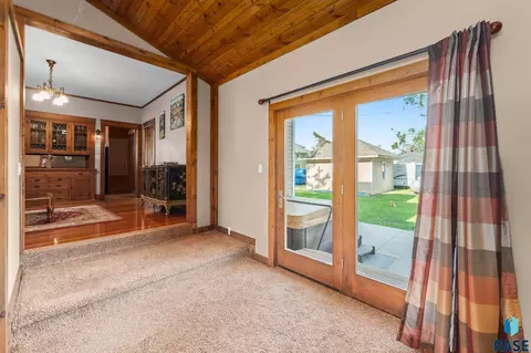 Entry Way - 519 7th St, Hudson, SD 57034 photo 3 of 4