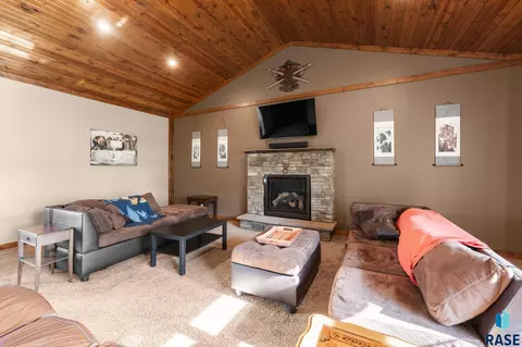 Living - 519 7th St, Hudson, SD 57034 photo 1 of 5