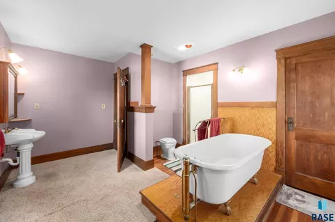 Bath - 519 7th St, Hudson, SD 57034 photo 3 of 3
