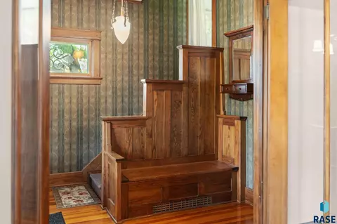 Entry Way - 519 7th St, Hudson, SD 57034 photo 2 of 4