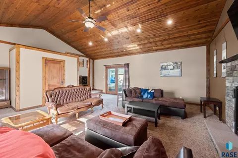 Living - 519 7th St, Hudson, SD 57034 photo 3 of 5